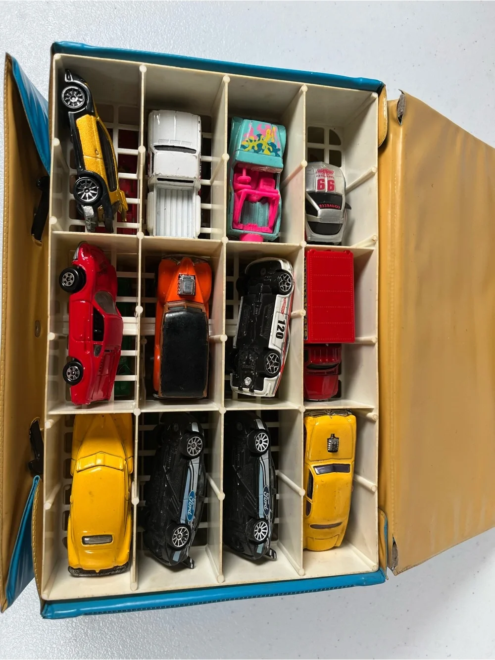 Hot Wheels 24-Car Collector's Case -cars are included